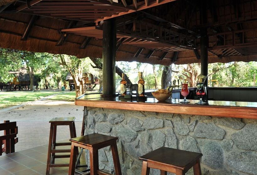 בית מלון כפרי Cresta Marang Gardens