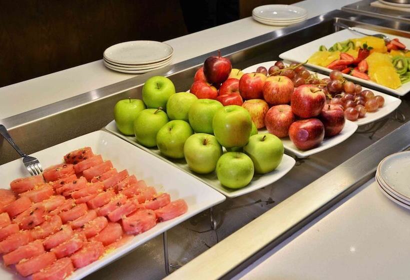 בית מלון כפרי Cresta Marang Gardens