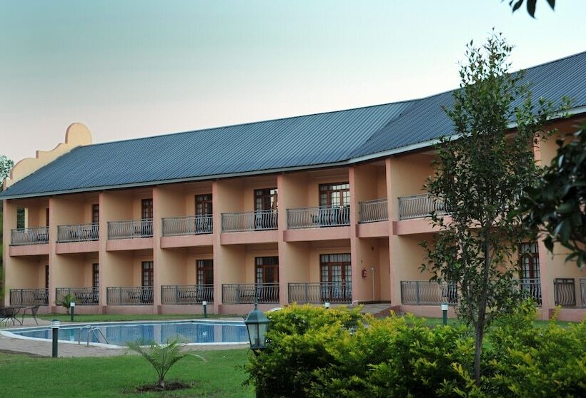 בית מלון כפרי Cresta Marang Gardens