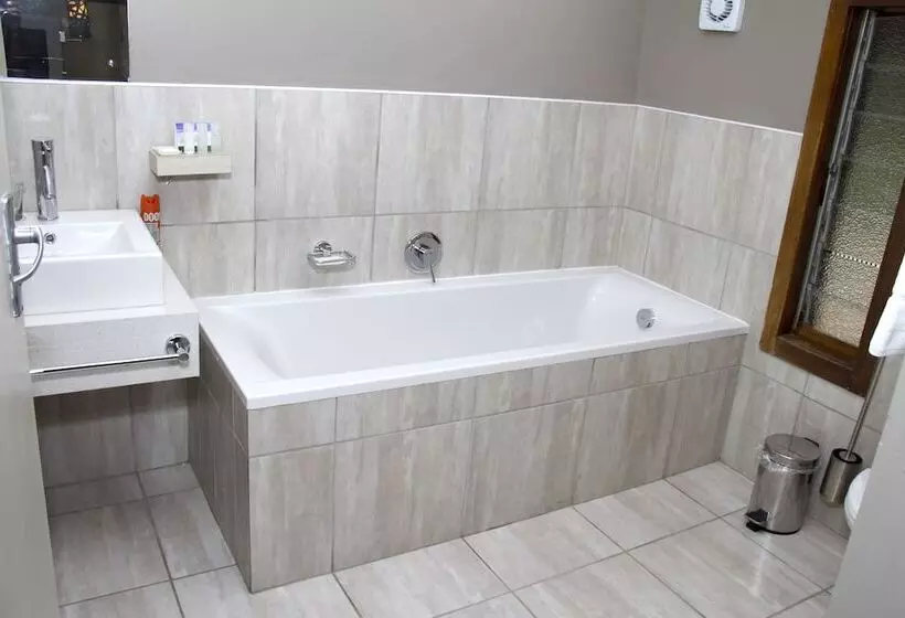 هتل Cresta Marang Gardens