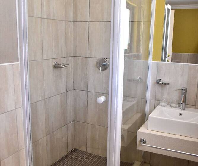 בית מלון כפרי Cresta Marang Gardens