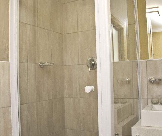 בית מלון כפרי Cresta Marang Gardens