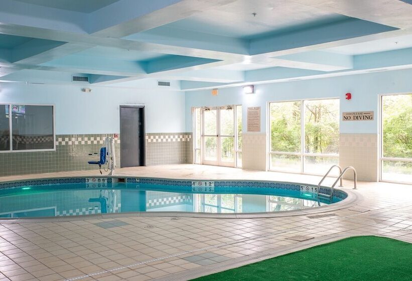 Отель Blisspoint Inn & Suites Marion