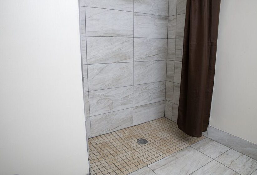 Отель Blisspoint Inn & Suites Marion