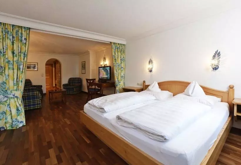 Hotel Hinterwies – Ski In / Lodge / Dine