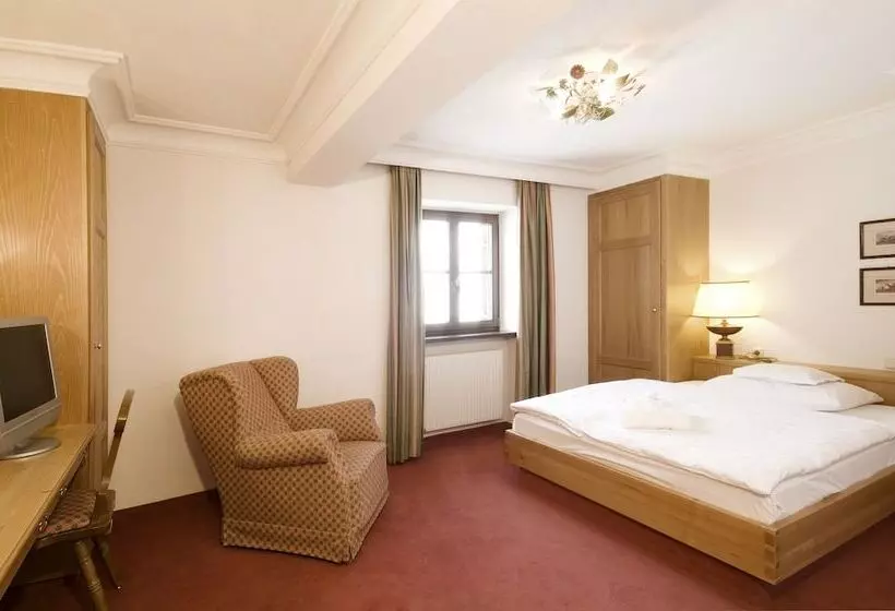 Hotel Hinterwies – Ski In / Lodge / Dine