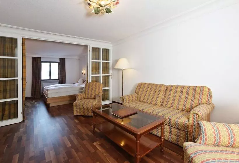 Hotel Hinterwies – Ski In / Lodge / Dine