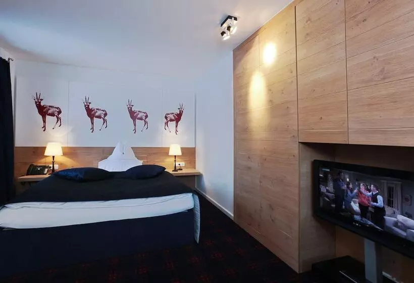 Hotel Hinterwies – Ski In / Lodge / Dine