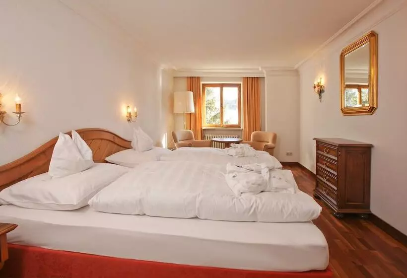 Hotel Hinterwies – Ski In / Lodge / Dine