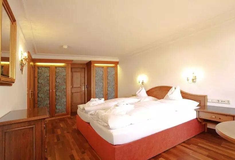 Hotel Hinterwies – Ski In / Lodge / Dine