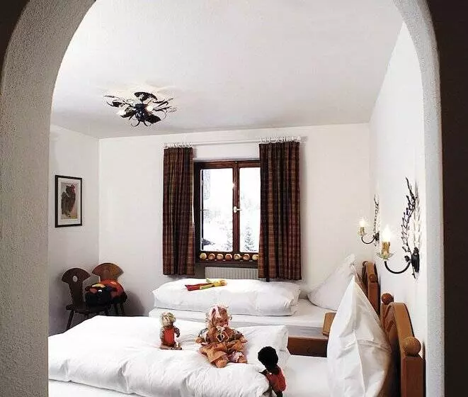 Hotel Hinterwies – Ski In / Lodge / Dine