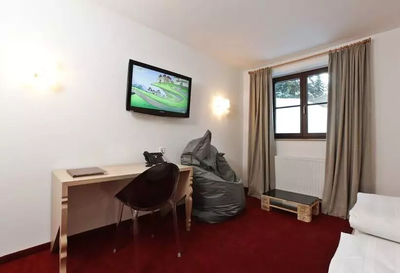 Hotel Hinterwies – Ski In / Lodge / Dine