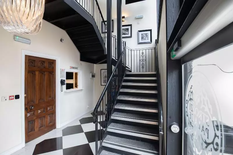 Hotel Strozzi Palace Suites By Mansley