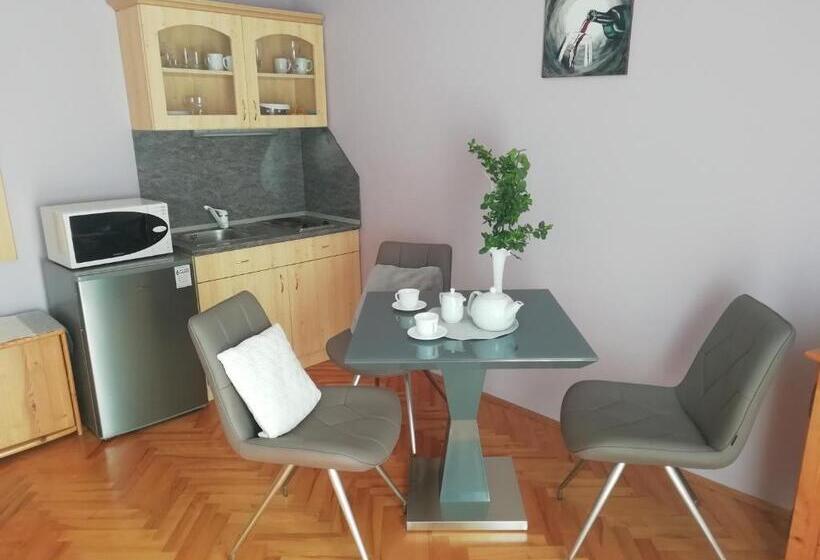 Szilvia Apartman