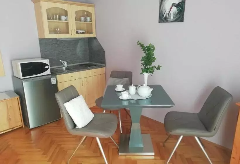 Szilvia Apartman