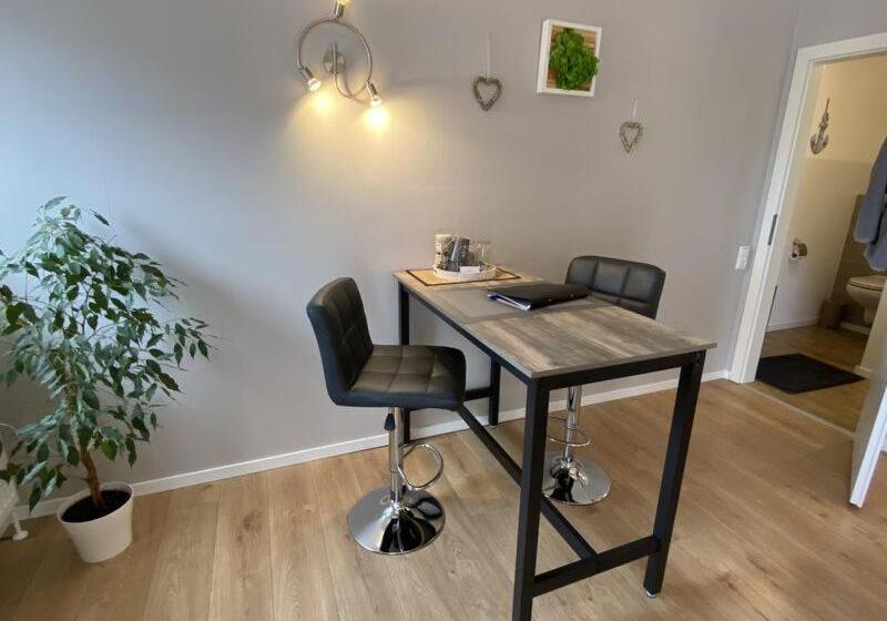 Пансион Großes Doppelzimmer Mit Eigenem Bad Und Kühlschrank, Frisch Saniert