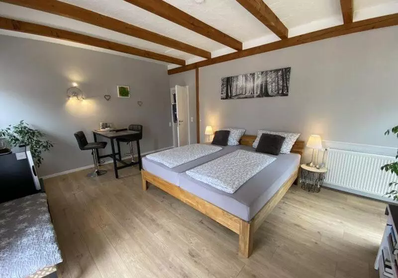 Majatalo Großes Doppelzimmer Mit Eigenem Bad Und Kühlschrank, Frisch Saniert