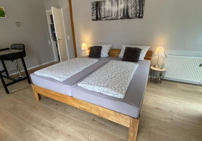 Пансион Großes Doppelzimmer Mit Eigenem Bad Und Kühlschrank, Frisch Saniert