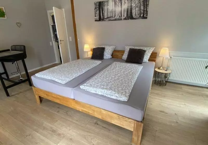 Majatalo Großes Doppelzimmer Mit Eigenem Bad Und Kühlschrank, Frisch Saniert