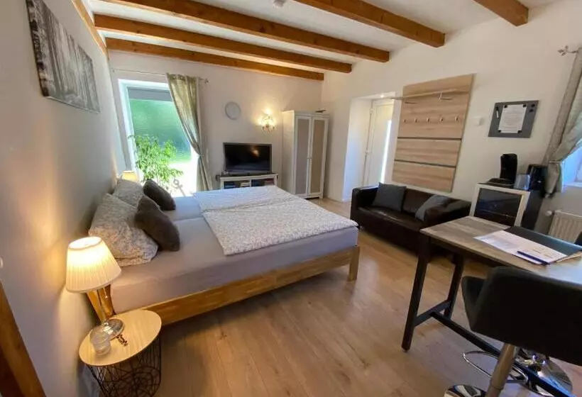 Majatalo Großes Doppelzimmer Mit Eigenem Bad Und Kühlschrank, Frisch Saniert