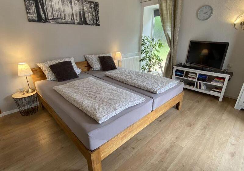 Пансион Großes Doppelzimmer Mit Eigenem Bad Und Kühlschrank, Frisch Saniert