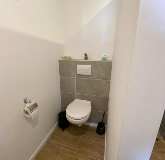 Пансион Großes Doppelzimmer Mit Eigenem Bad Und Kühlschrank, Frisch Saniert