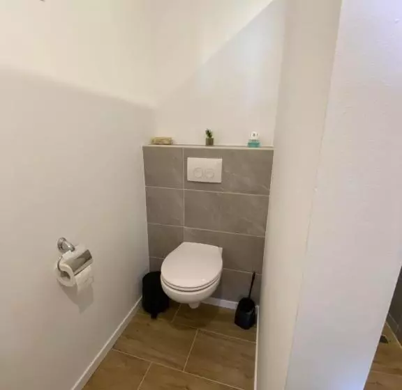 Majatalo Großes Doppelzimmer Mit Eigenem Bad Und Kühlschrank, Frisch Saniert