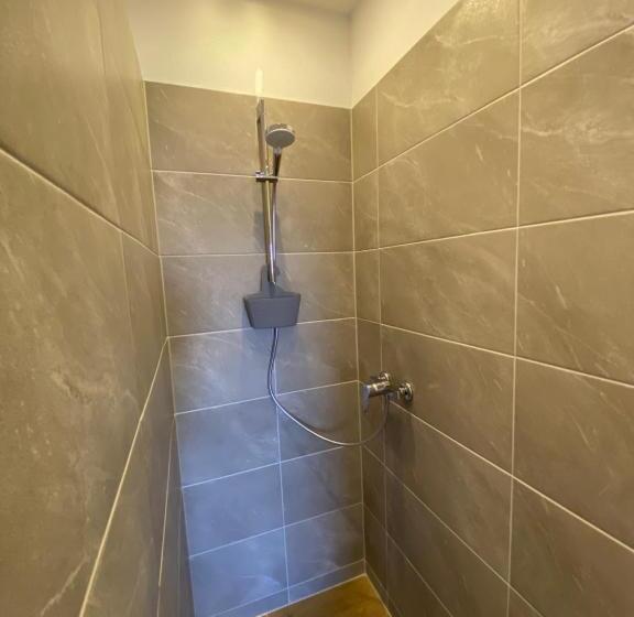 Пансион Großes Doppelzimmer Mit Eigenem Bad Und Kühlschrank, Frisch Saniert