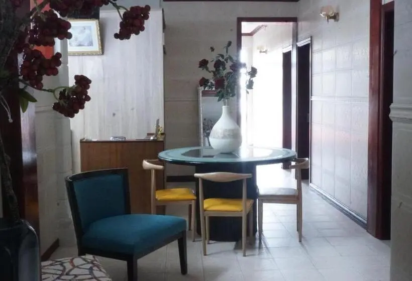 تختخواب و صبحانه Happy Ours Guesthouse