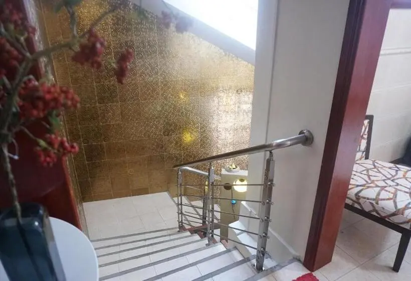 تختخواب و صبحانه Happy Ours Guesthouse
