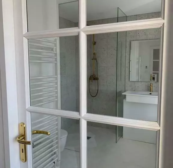 ベッドアンドブレックファースト La Rose Du Cèdre