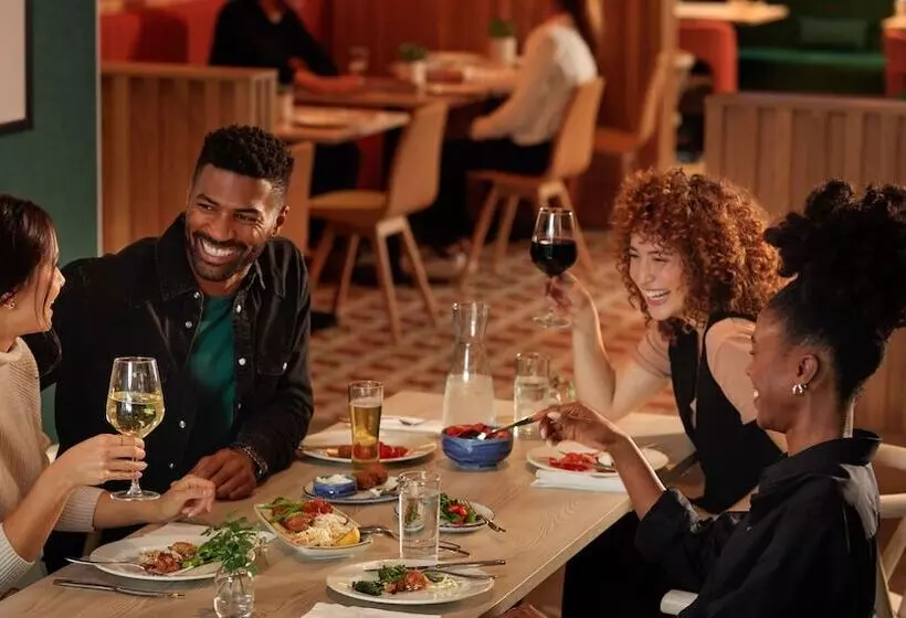 Hotelli Holiday Inn Manchester Airport T2, An Ihg