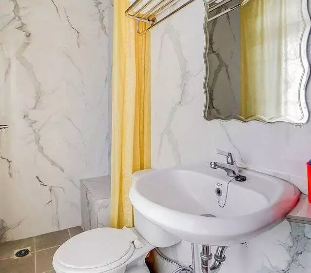 Hotelli Oyo Homes 91114 Desa Wisata Bangunharja