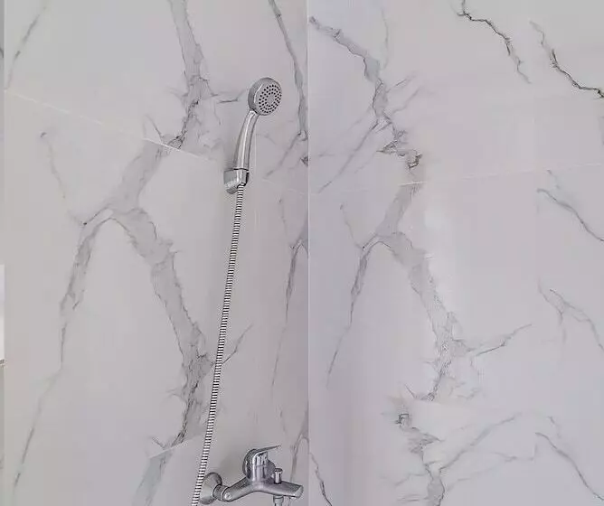 Hotelli Oyo Homes 91114 Desa Wisata Bangunharja