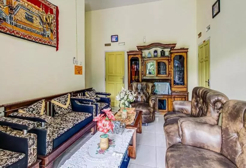 Hotelli Oyo Homes 91114 Desa Wisata Bangunharja