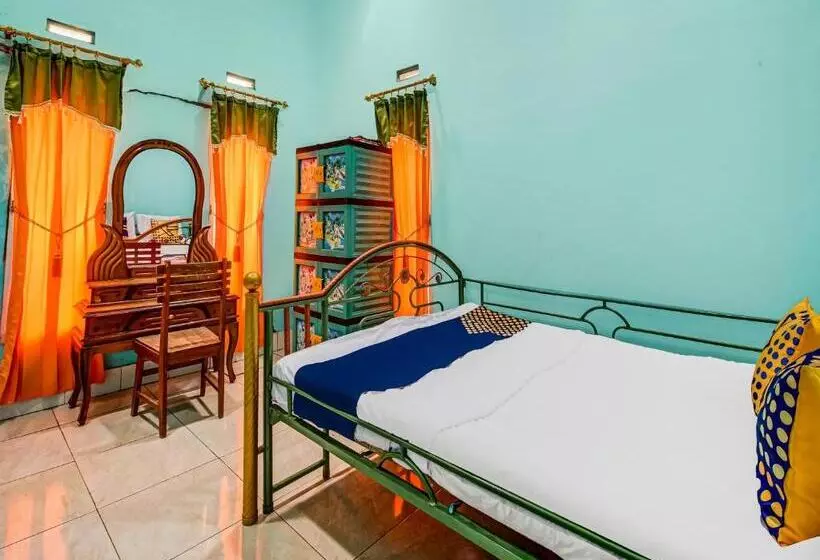 Hotelli Oyo Homes 91114 Desa Wisata Bangunharja