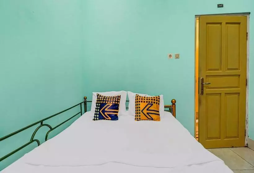 Hotelli Oyo Homes 91114 Desa Wisata Bangunharja