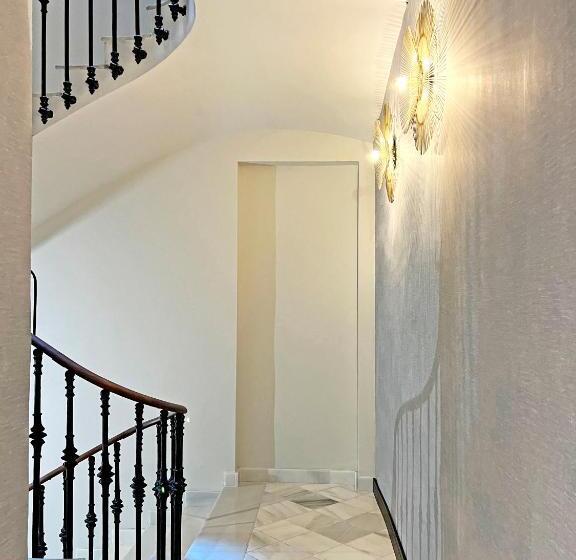 Отель Soho Boutique Turia