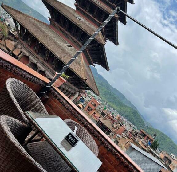 هتل Empire & Rooftop Restaurant