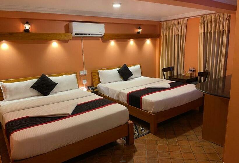 هتل Empire & Rooftop Restaurant