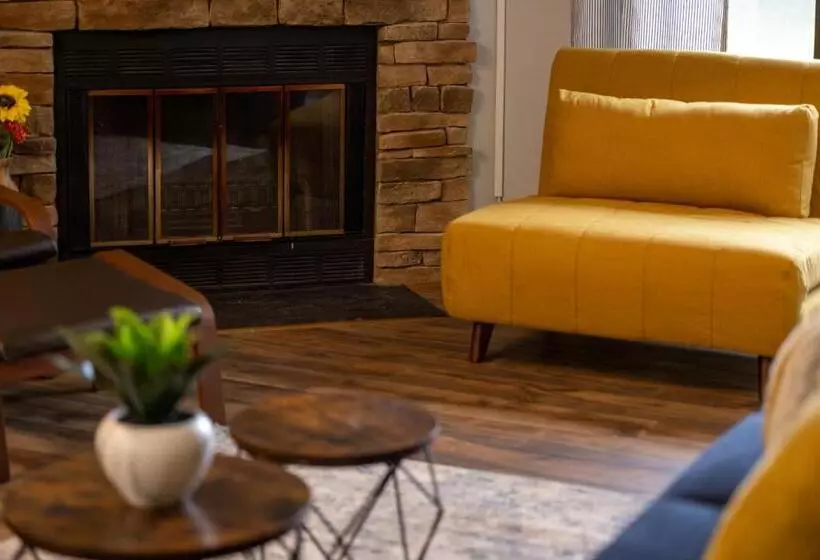 Snowshoe Ski In & Ski Out At Silvercreek Resort   Family Friendly, Jacuzzi, Hot Tub, Mountain Views