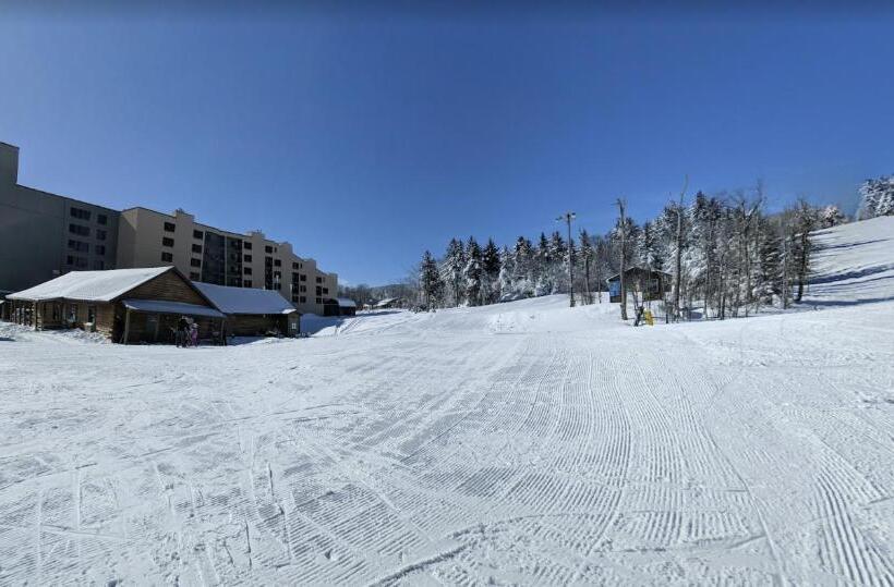 Snowshoe Ski In & Ski Out At Silvercreek Resort   Family Friendly, Jacuzzi, Hot Tub, Mountain Views