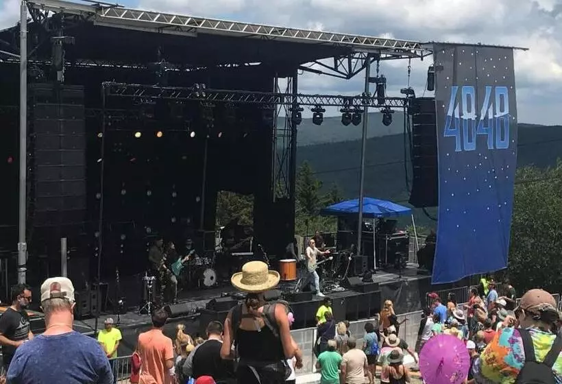 Snowshoe Ski In & Ski Out At Silvercreek Resort   Family Friendly, Jacuzzi, Hot Tub, Mountain Views