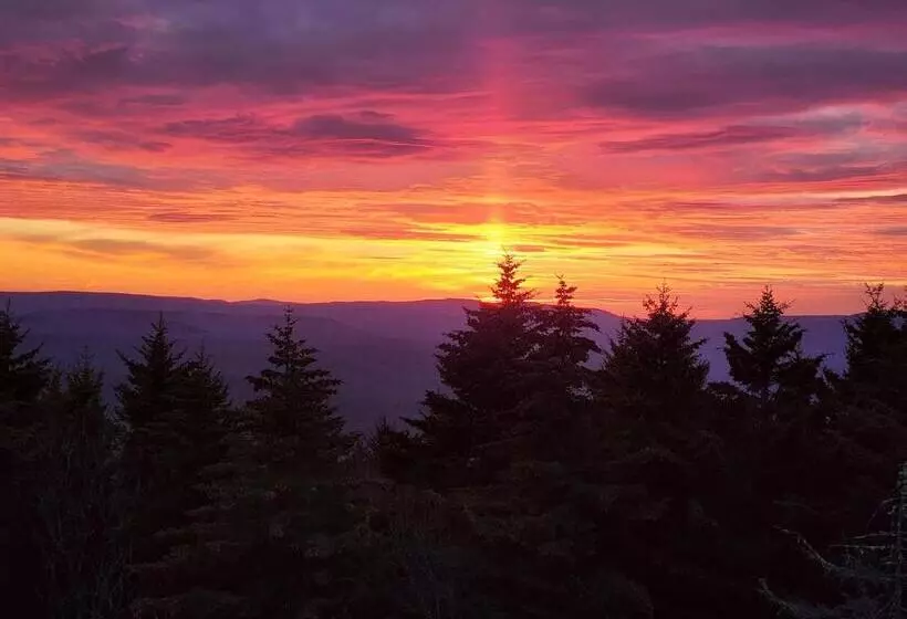 Snowshoe Ski In & Ski Out At Silvercreek Resort   Family Friendly, Jacuzzi, Hot Tub, Mountain Views