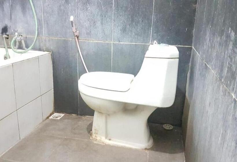 Spot On 91105 Hotel Salsabila