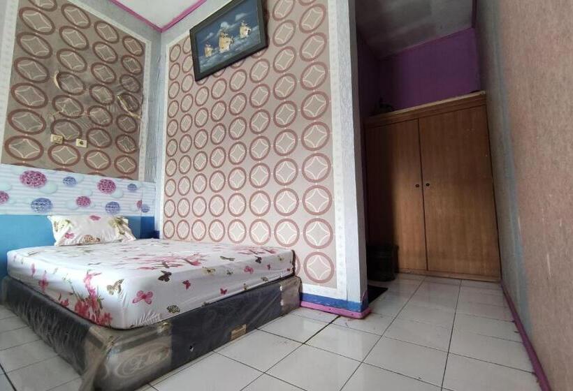 Spot On 91105 Hotel Salsabila