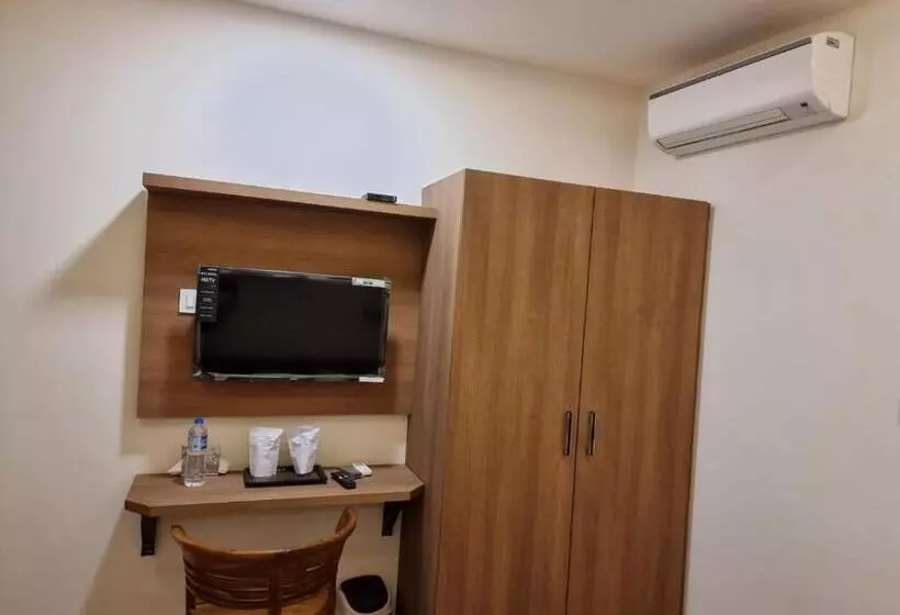 Hotelli Medley Regency