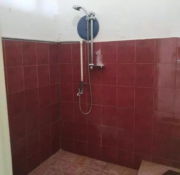 ホテル Oyo 91077 Losmen Bunda Arema