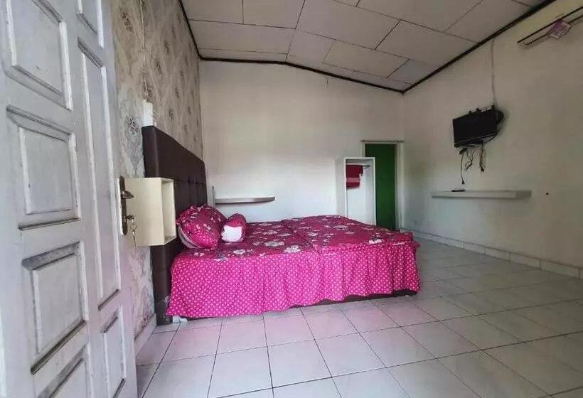 ホテル Oyo 91077 Losmen Bunda Arema