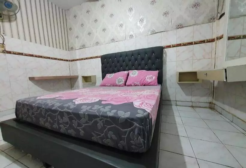 ホテル Oyo 91077 Losmen Bunda Arema